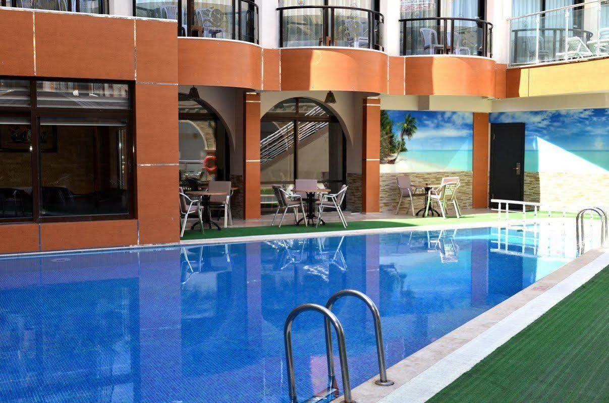 Hotel Ozcelik Kusadası Exterior foto